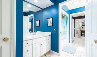 371 Glen Hill Dr, North Kingstown, RI 02874