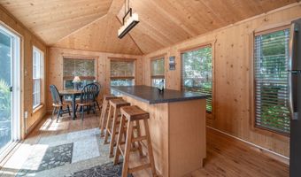35 Shinnecock Hills Dr, Albany, NY 12205