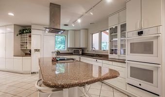 15 Inverness Rd, Falmouth, ME 04105