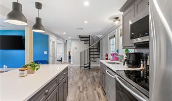 4 James St, Middletown, RI 02842