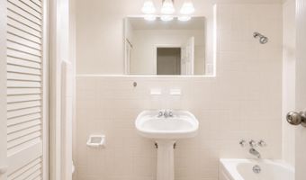 1111 Edgehill Dr, Benton, AR 72015