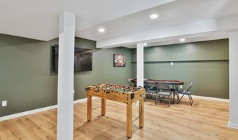 21663 OATLANDS Rd, Aldie, VA 20105