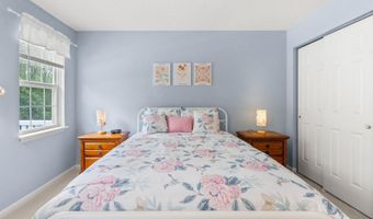 37 Wicken Sq, Albany, NY 12205
