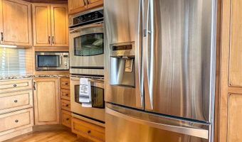 1408 Riverwood Dr, Bismarck, ND 58504