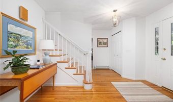 34 Finch Ln, North Kingstown, RI 02874