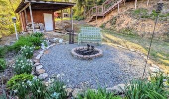 238 Lakeview Dr, Almond, NC 28702