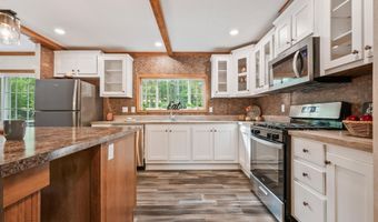 33 Old Bridge Ct, Effingham, NH 03882