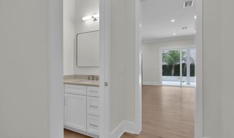 392 4TH St, Atlantic Beach, FL 32233