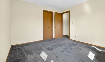 521 W SENECA Dr, Appleton, WI 54911