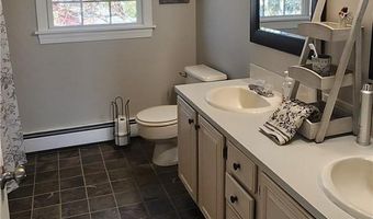 54 Sefton Dr, Bristol, RI 02809