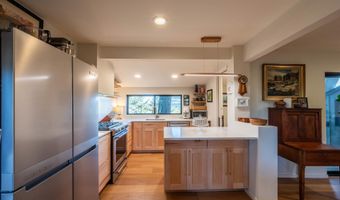 390 4TH St, Bandon, OR 97411