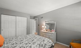 1858 Dougherty Estates Dr, Ballwin, MO 63021