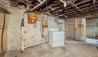 51 Oakland Ave, Cranston, RI 02910