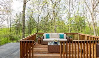 3949 Waldenwood Dr, Ann Arbor, MI 48105