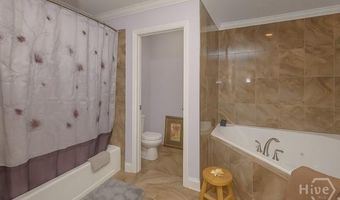 112 W 52nd St, Savannah, GA 31405
