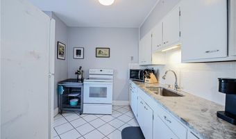 10 Pell St 3B, Newport, RI 02840