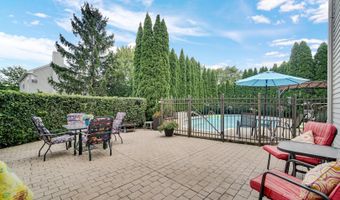 5 Lancaster Ct, Algonquin, IL 60102
