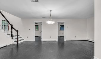 19 CENTER St, Barnegat, NJ 08005