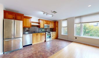 230 College St 7, Burlington, VT 05401