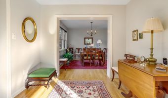 2700 N DINWIDDIE St N, Arlington, VA 22207