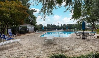 8356 Meadow Lakes Dr, Charlotte, NC 28210