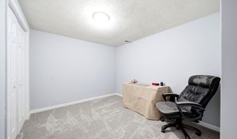 757 N Hanover St, Auburn, KS 66402