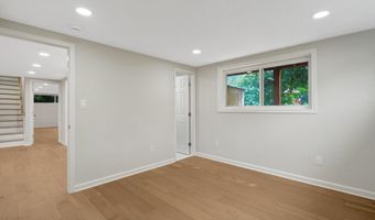 4006 JUSTINE Dr, Annandale, VA 22003