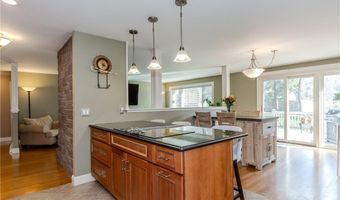 33 Rosewood Ln, Cumberland, RI 02864