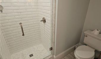 209 Coggeshall Ave, Newport, RI 02840
