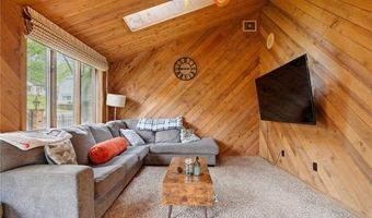 205 S Ford St, Anamosa, IA 52205