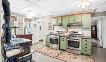 5 Greenhouse Ln, Bradford, NH 03221