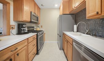 11 Lakeside Dr 18, Bristol, CT 06010