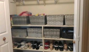 481 Village Oak Ct, Ann Arbor, MI 48103