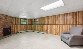 10 New Light Dr, Danbury, CT 06810