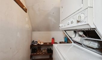 3 Enoch Is, Amityville, NY 11701