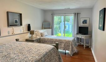 110 Winsor Ave, North Kingstown, RI 02852