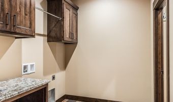 2816 E Sunflower Cir, Brandon, SD 57005