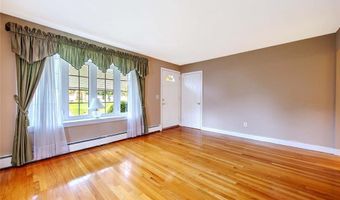 98 Iroquois Rd, Cumberland, RI 02864