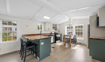 15 1st St, Bourne, MA 02532