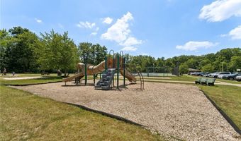 915 Cimarron Oval, Aurora, OH 44202