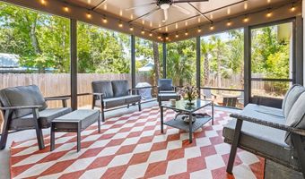 165 10th St, Apalachicola, FL 32320