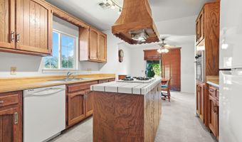 16832 Bunny Ln, Anderson, CA 96007