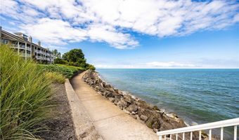 1203 Whispering Shrs, Vermilion, OH 44089