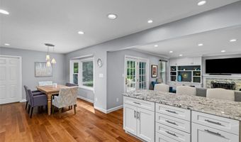647 Waterford Ridge Dr, Ballwin, MO 63021