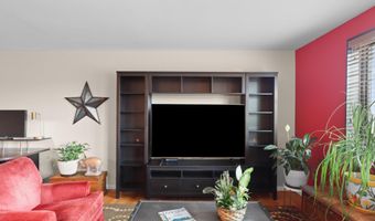 2016 N ADAMS St 508, Arlington, VA 22201