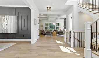 8202 MOCKINGBIRD Dr, Annandale, VA 22003
