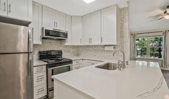3308 WYNDHAM Cir 321, Alexandria, VA 22302