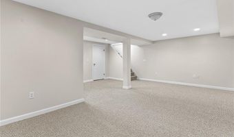 4 Ellsworth St, Warwick, RI 02886