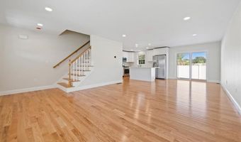 7 Betsey Williams Dr, Warwick, RI 02889