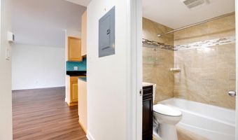 4965 AMERICANA Dr 104, Annandale, VA 22003